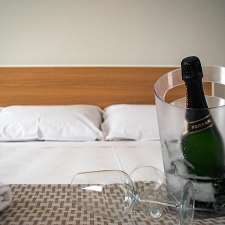 Ferrari Rooms & Apartments Порто-Чезарео Экстерьер фото