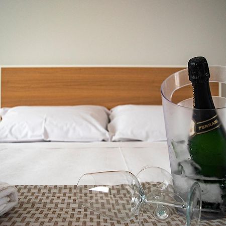 Ferrari Rooms & Apartments Порто-Чезарео Экстерьер фото