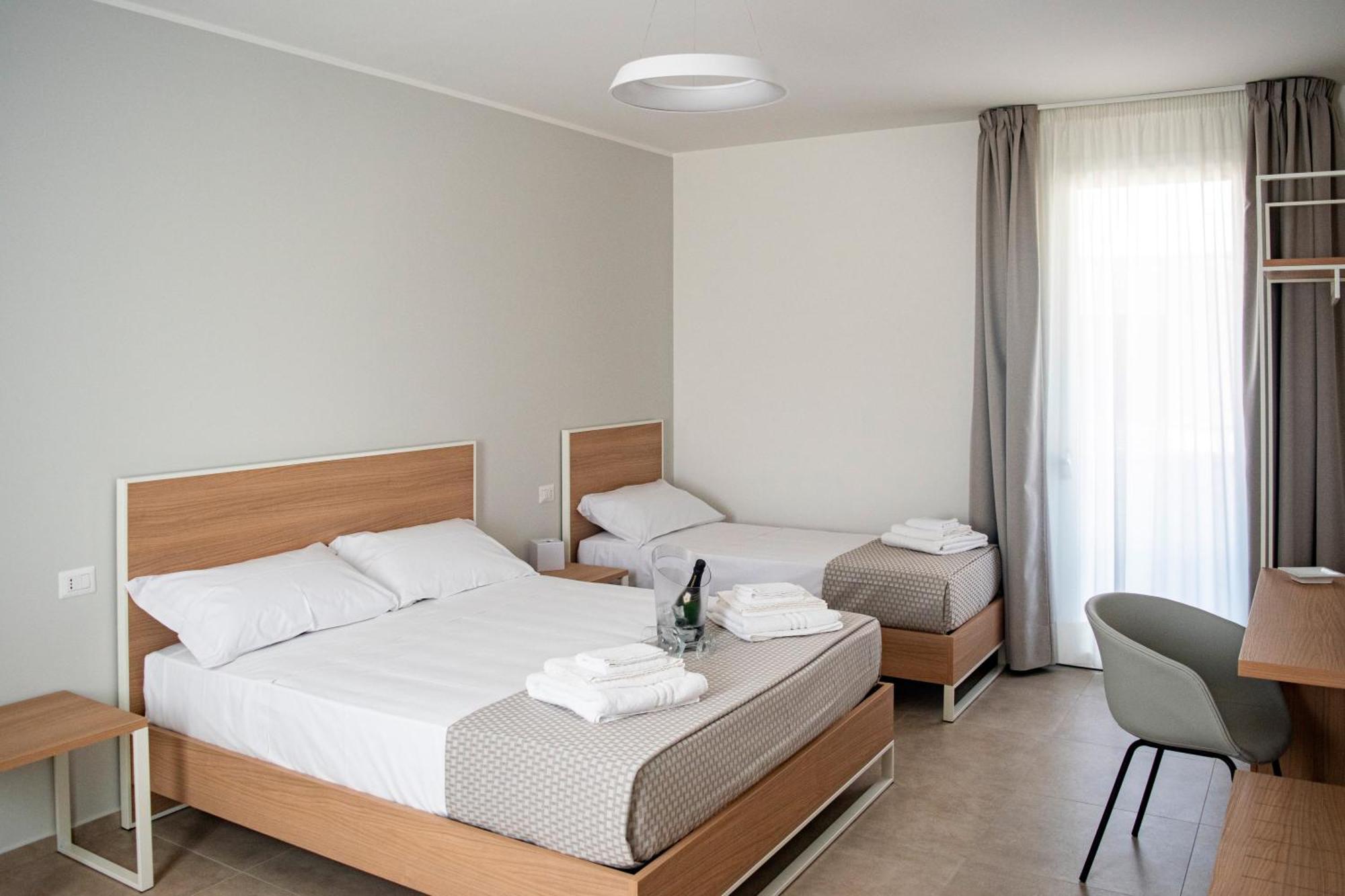 Ferrari Rooms & Apartments Порто-Чезарео Экстерьер фото