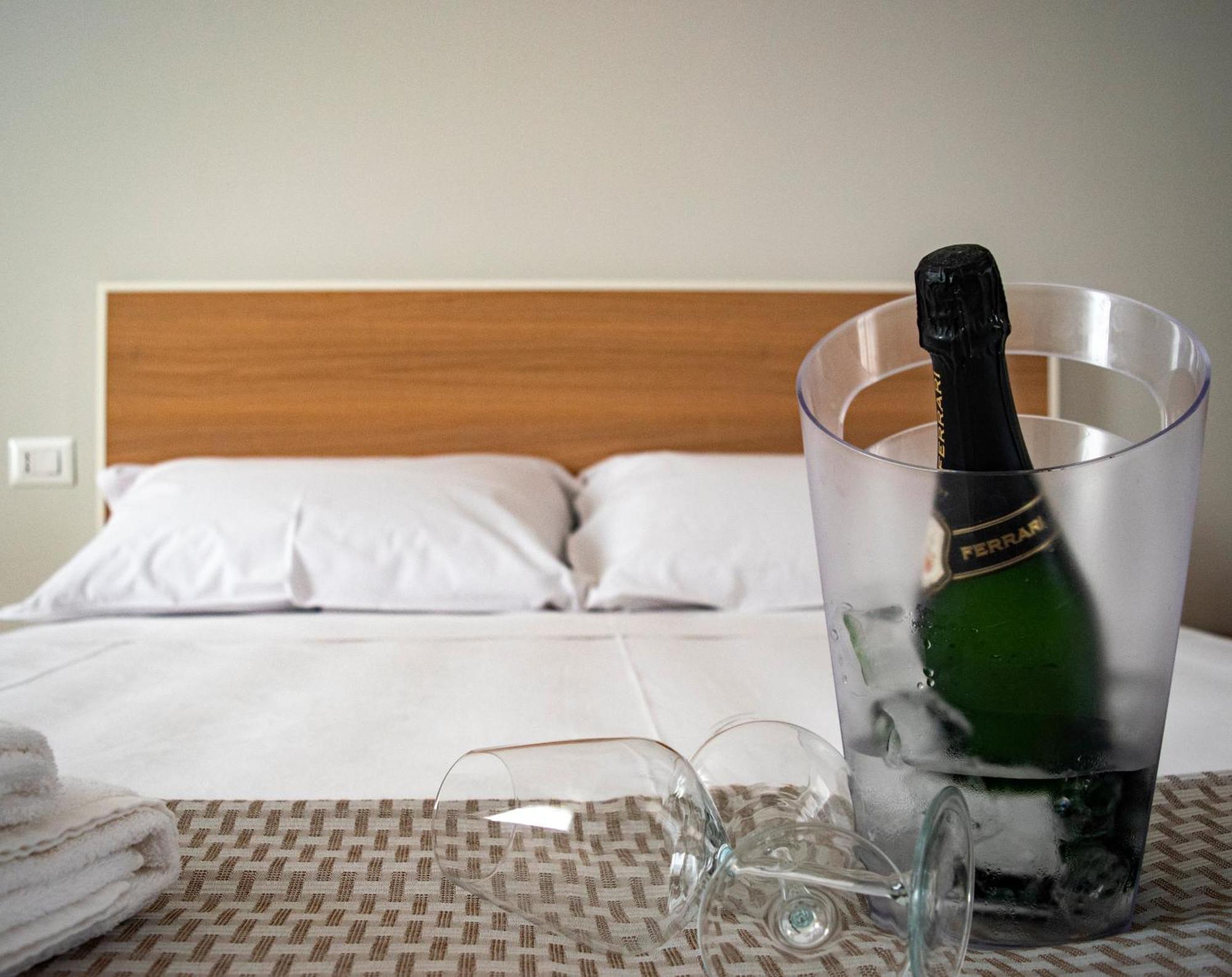 Ferrari Rooms & Apartments Порто-Чезарео Экстерьер фото